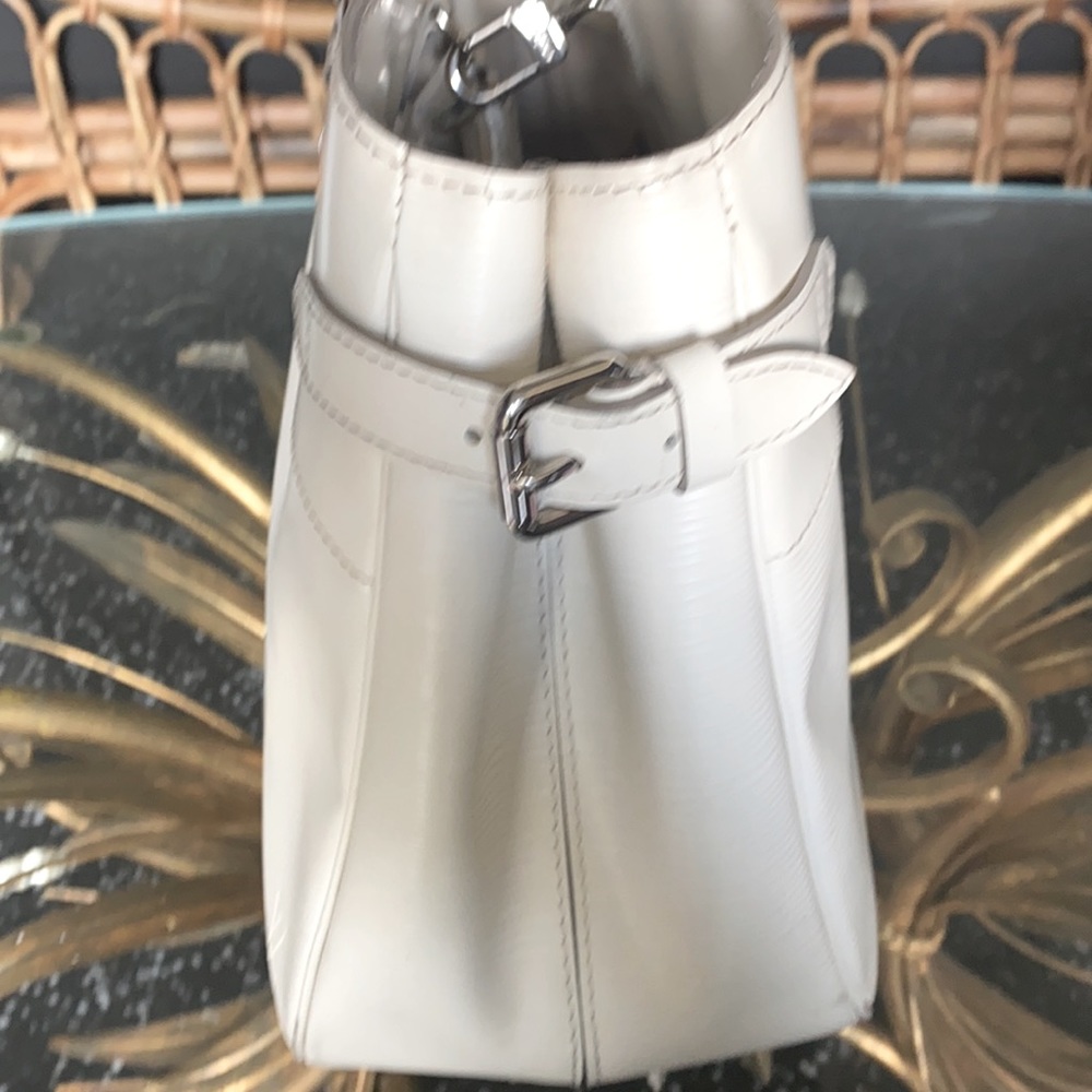 - Louis Vuitton White Epi Leather Passy GM Bag - Picture 4 of 12